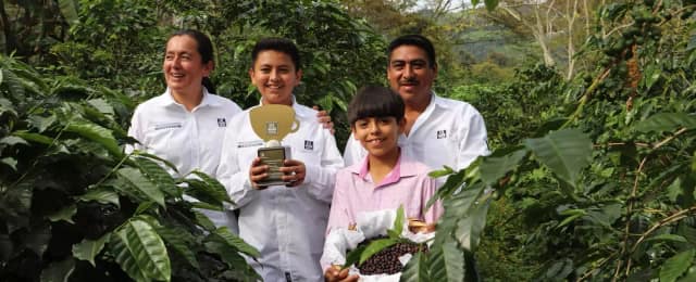 Asesoría cafetalera para el desarrollo del proceso Red Honey, premiado con medalla de oro en Francia.