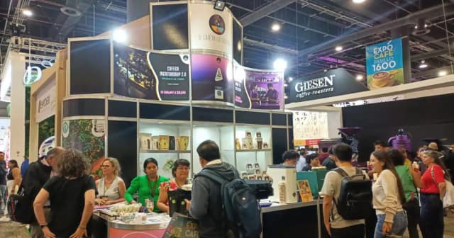 Stand de El Café de los Sentidos en Expo Café 2024, donde impartimos cursos de barismo, catación y bebidas con café.